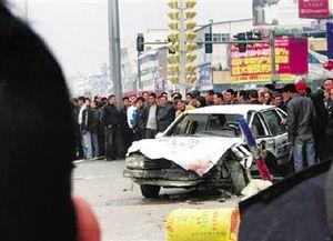 围观警车吃瓜视频免费观看,免费观看揭秘现场实况  第1张